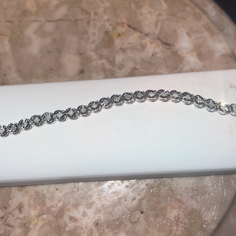 BRAND NEW 1 ct. DIAMOND TENNIS BRACELET WITH WHITE GOLD SETTING!!! - Picture 2 of 5